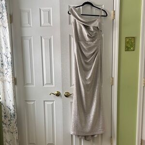 Elegant Gold Mermaid-Style Formal Gown